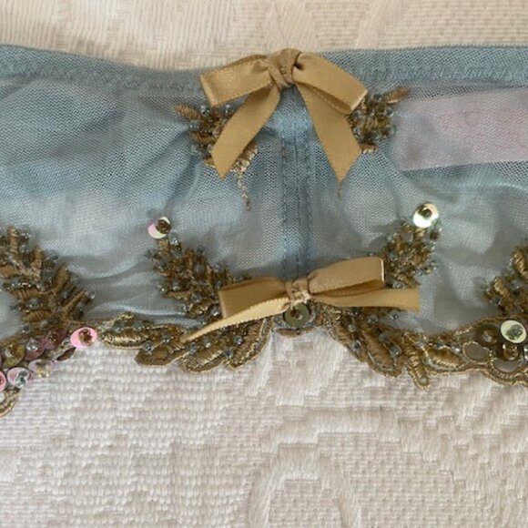 Vintage VICTORIA'S SECRET Small/Medium French Blue and Gold Garter Belt - Picture 2 of 5